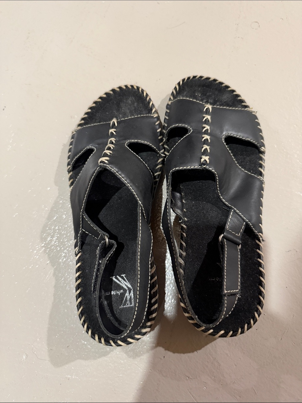 White Mountain Black Leather Women’s Sandals with Contrast Stitching